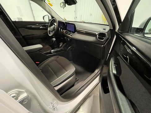Used 2025 Chevrolet TrailBlazer LT w/ LT Cold Weather Package image 24