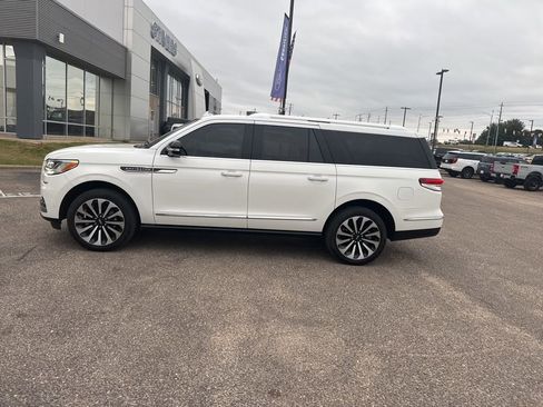 Used 2024 Lincoln Navigator L Reserve AWD/4WD image 8