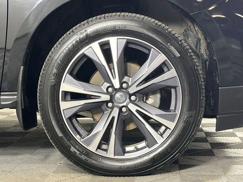 Used 2017 Nissan Pathfinder Platinum w/ Cargo Package image 10
