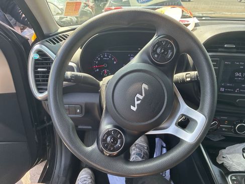 Used 2022 Kia Soul LX w/ Technology Package image 11