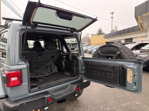 Used 2025 Jeep Wrangler Unlimited Rubicon 392 image 7