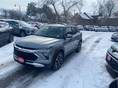 New 2026 Chevrolet TrailBlazer LT w/ Convenience Package image 3