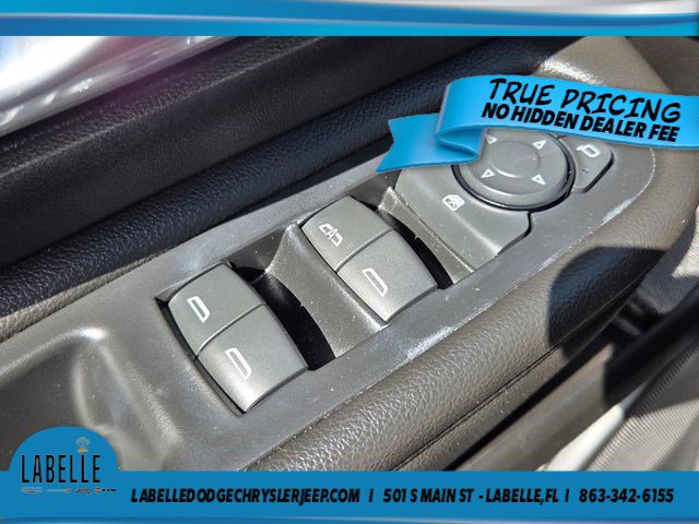 Used 2024 GMC Terrain SLE w/ Driver Convenience Package FWD image 28