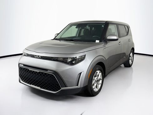 Used 2025 Kia Soul LX w/ LX Technology Package FWD image 3