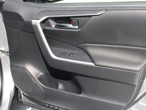 Certified 2025 Toyota RAV4 SE w/ Convenience Package image 20