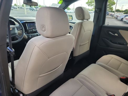 Used 2023 Chevrolet Traverse LS image 13
