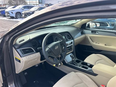 Used 2017 Hyundai Sonata SE image 17