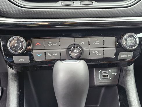 New 2026 Jeep Compass Latitude image 13