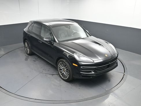Certified 2022 Porsche Cayenne Platinum Edition image 39