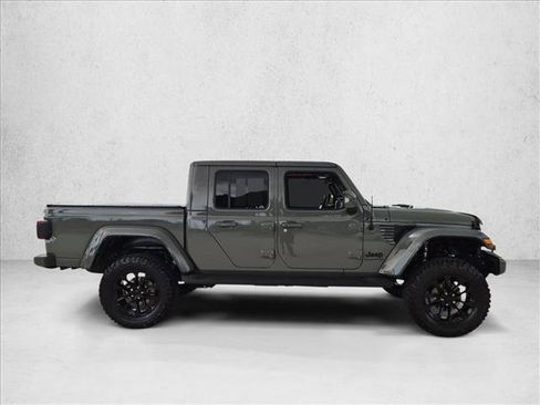 Used 2022 Jeep Gladiator Overland AWD/4WD image 4