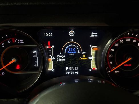 Used 2019 Jeep Wrangler Unlimited Sahara w/ Uconnect 4C Nav & Sound Group AWD/4WD image 13