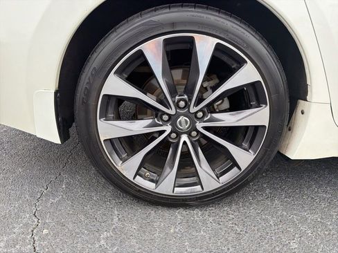 Used 2016 Nissan Maxima SR image 29