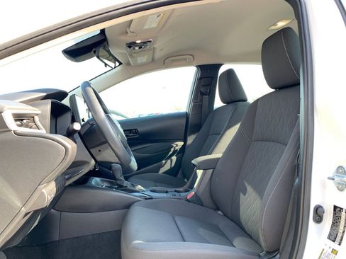 Used 2025 Toyota Corolla LE image 24