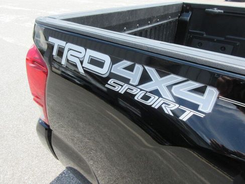 Used 2017 Toyota Tacoma TRD Sport w/ Tow Package (A/T) AWD/4WD image 16