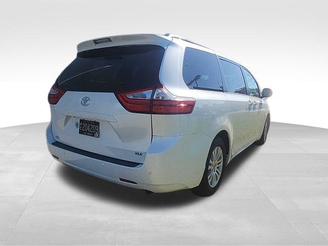 Used 2015 Toyota Sienna XLE w/ XLE Navigation Package FWD image 7