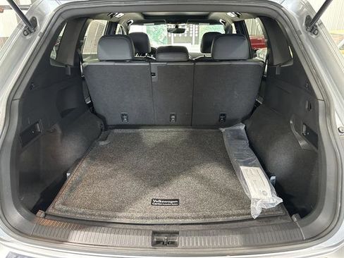 Used 2020 Volkswagen Tiguan SE R-Line image 17
