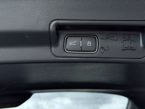 Used 2022 Ford Explorer Limited AWD/4WD image 13