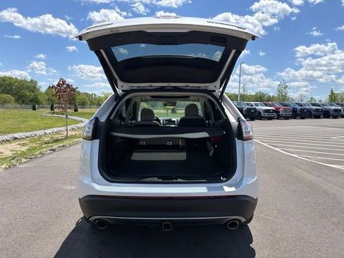 Used 2018 Ford Edge Titanium w/ Equipment Group 302A AWD/4WD image 9