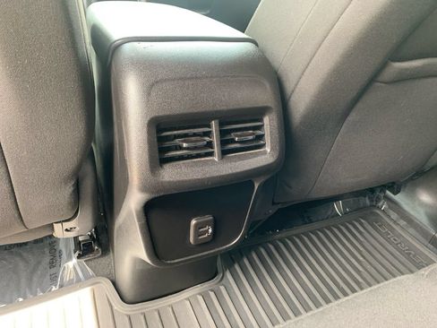 Used 2019 Chevrolet Equinox LT w/ Driver Convenience Package FWD image 16