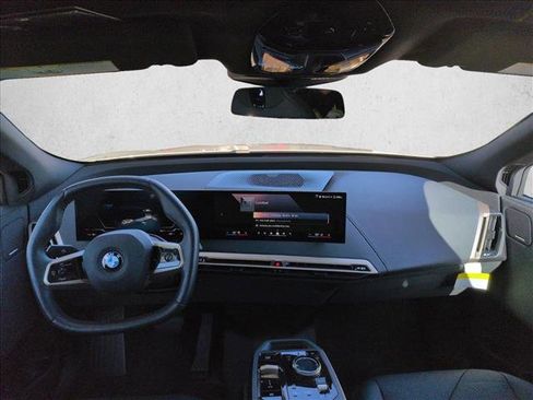 Used 2026 BMW iX xDrive60 AWD/4WD image 18