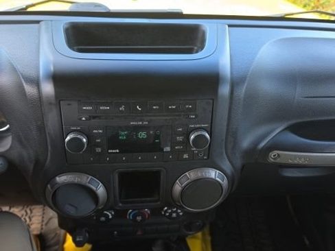 Used 2011 Jeep Wrangler Sport w/ Connectivity Group AWD/4WD image 8