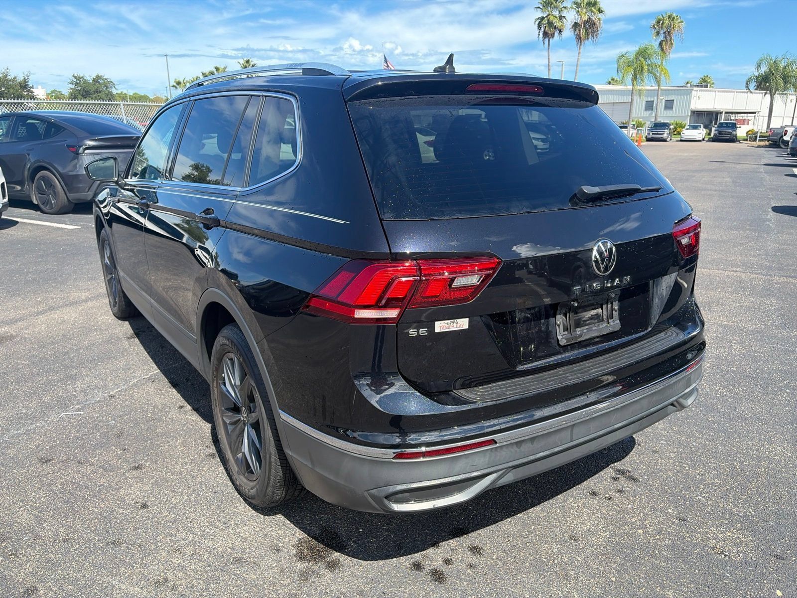 Used 2022 Volkswagen Tiguan SE FWD image 5