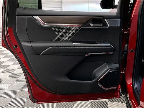 Used 2025 GMC Acadia Denali w/ Super Cruise Package image 21