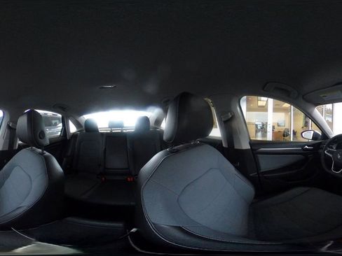 Used 2025 Volkswagen Jetta SE image 42