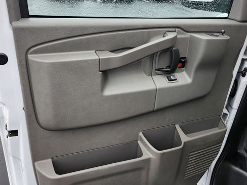 Used 2022 Chevrolet Express 3500 LS image 25