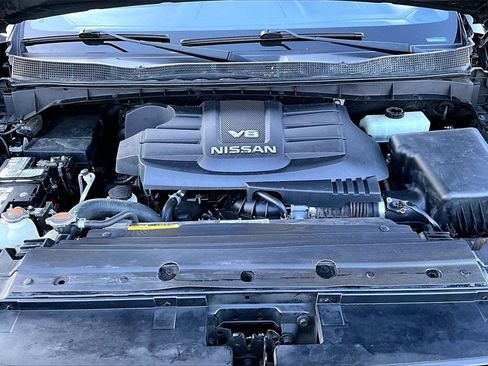 Used 2018 Nissan Titan SV image 30