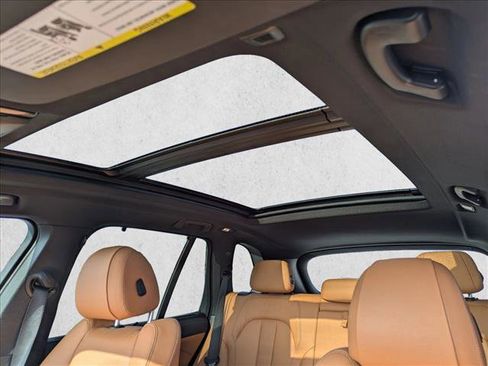 Used 2022 BMW X5 sDrive40i w/ Executive Package image 17