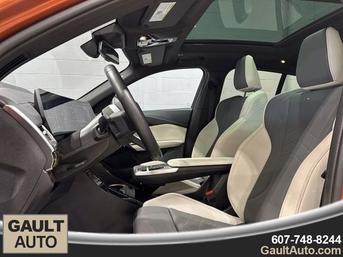 Certified 2025 BMW X2 xDrive28i w/ Premium Package image 12