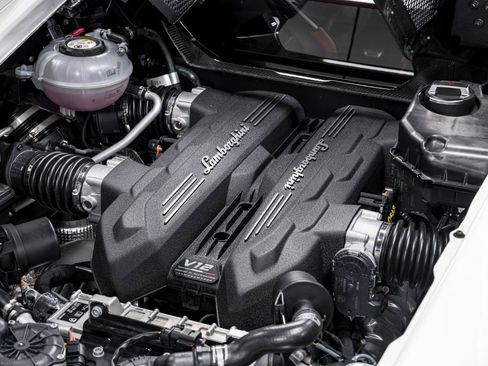 Used 2025 Lamborghini Revuelto image 54