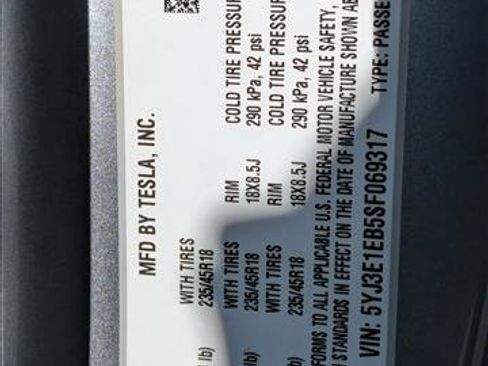 Used 2025 Tesla Model 3 Long Range AWD/4WD image 25