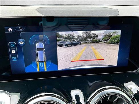 Used 2025 Mercedes-Benz GLB 250 image 23