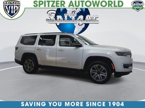 Used 2024 Jeep Wagoneer 4WD w/ Premium Group I image 2