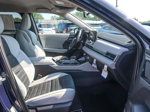 New 2025 Mitsubishi Outlander AWD image 22