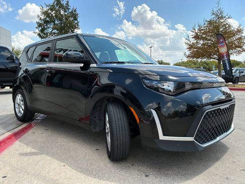 Used 2025 Kia Soul FWD image 4