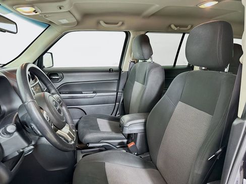 Used 2014 Jeep Patriot Latitude AWD/4WD image 8