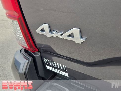 Used 2019 Toyota Tacoma SR w/ SR Convenience Package AWD/4WD image 3