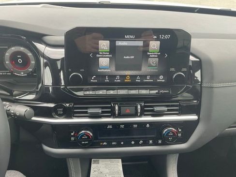 New 2025 Nissan Pathfinder Platinum w/ Black Appearance Package image 22