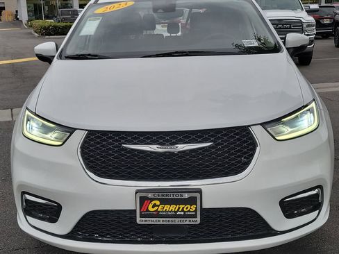 Used 2023 Chrysler Pacifica Touring-L image 20