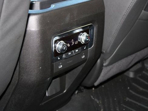 Used 2024 GMC Yukon SLT w/ SLT Luxury Package image 20