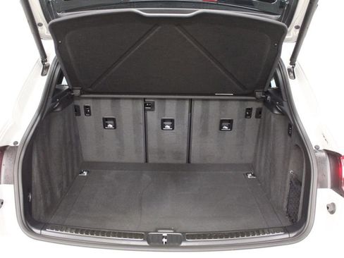 Certified 2025 Porsche Macan GTS image 35