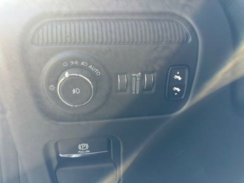 Used 2024 Jeep Grand Wagoneer Series III AWD/4WD image 28