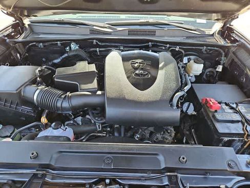 Used 2022 Toyota Tacoma SR5 RWD image 18