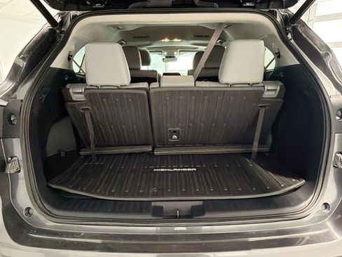 Used 2023 Toyota Highlander XLE AWD/4WD image 22