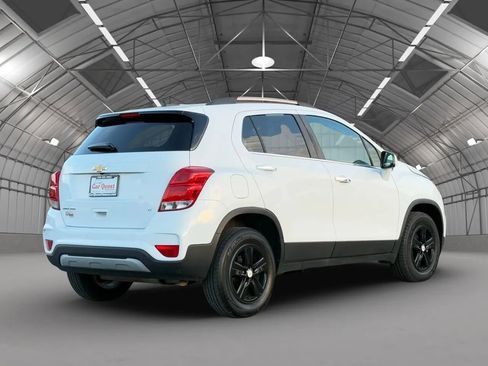 Used 2020 Chevrolet Trax LT w/ LT Convenience Package image 7