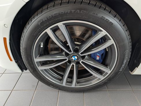 Used 2022 BMW 740i xDrive w/ M Sport Package AWD/4WD image 9