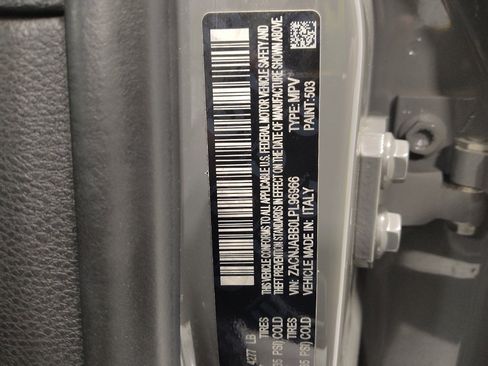 Used 2020 Jeep Renegade Latitude FWD image 33
